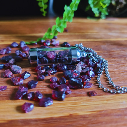 Healing Garnet Crystal Necklace with Smoothed Gemstone Chamber for Energy Absorption – 20.9” Chain, Empowering Crystal Jewelry for Passion, Strength, and Vitality