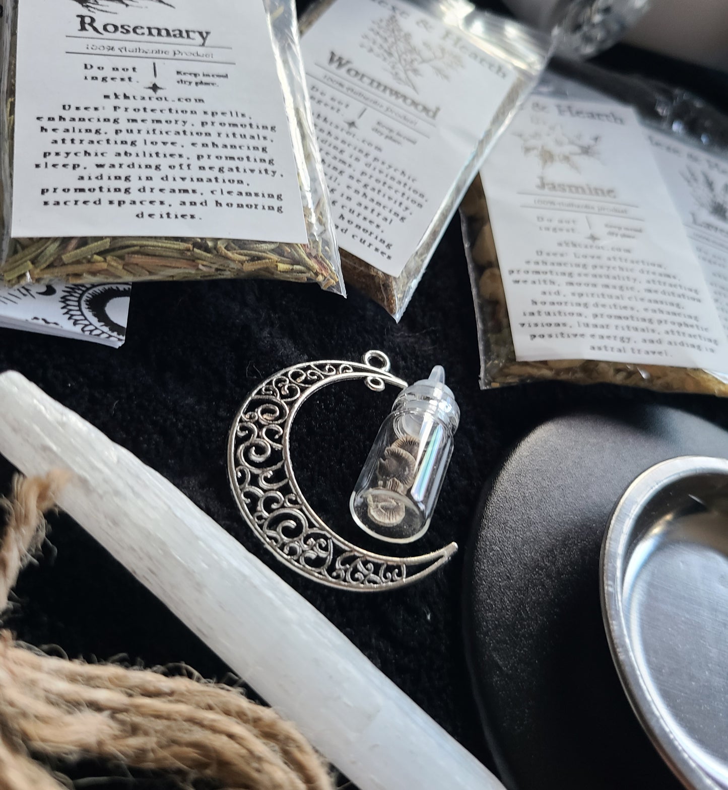 Lunar Spell Kit –3 spells 4 Moon Waters, Selenite Wand & Hexe Black Salt, Cleansing, Charging & Intention